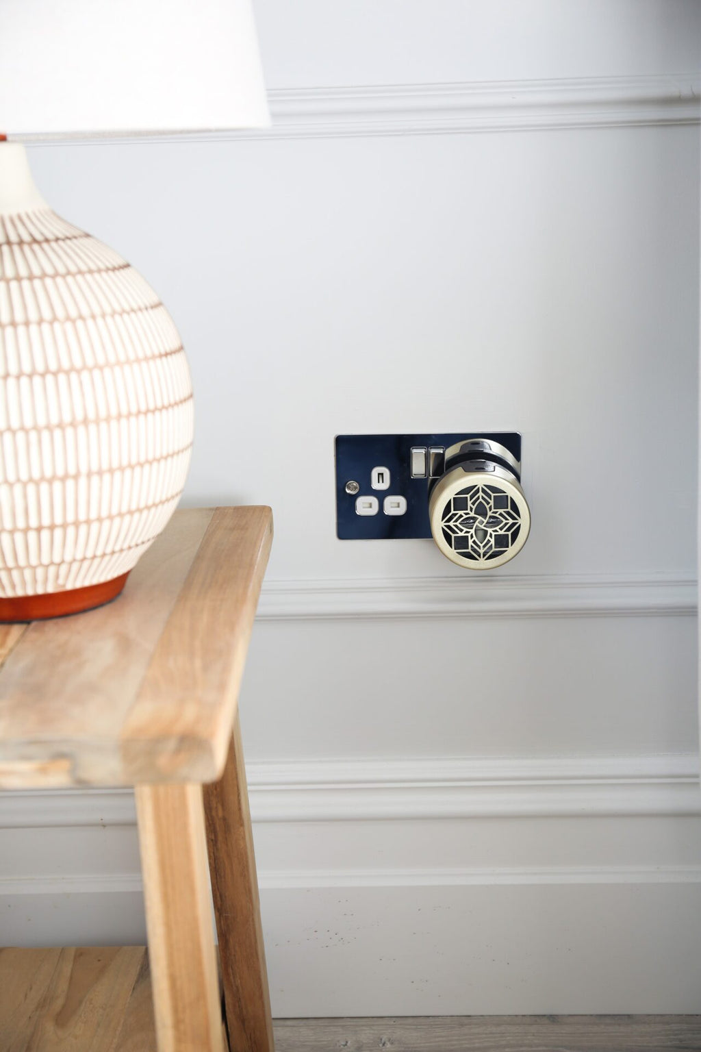 Max Benjamin - Wall Diffuser Starter Kit 15ml - White Pomegranate