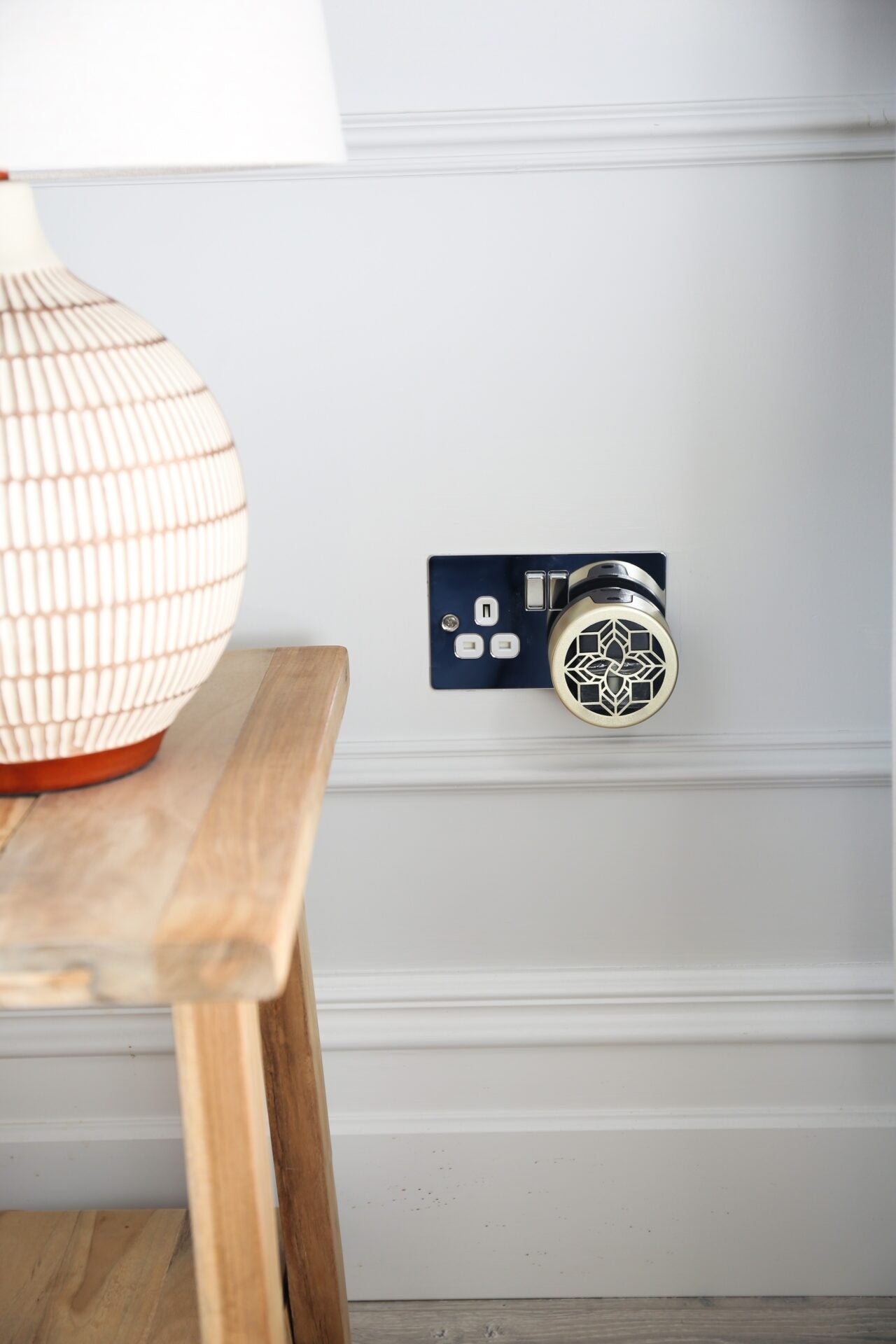 Max Benjamin - Wall Diffuser Starter Kit 15ml - White Pomegranate